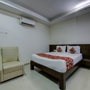 Oyo 15108 Hotel Galaxy Inn Хайдарабад Exterior photo