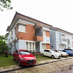 Отель Reddoorz Plus Near Siloam Karawaci Тангеранг Exterior photo