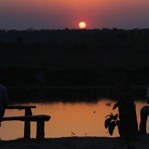 Отель Jungle Sunset Camp Саураха Exterior photo