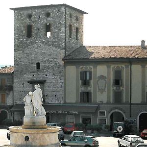 Albergo Ristorante Della Torre Трескоре-Бальнеарио Exterior photo