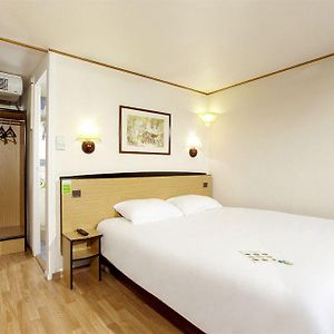 Campanile Hotel Майенн Room photo