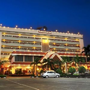 Maeyom Palace Hotel Пхрэ Exterior photo