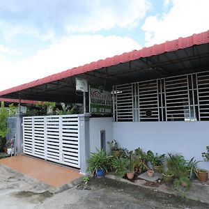 Singgahan Keluarga Jitu Джитра Exterior photo