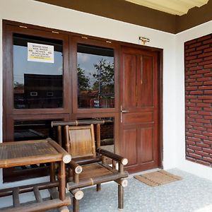 Отель Reddoorz @ Kampoeng Etnik Kebumen 2 Exterior photo