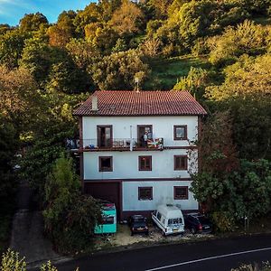 Surf Camp San Sebastian Partyhostel Айя Exterior photo