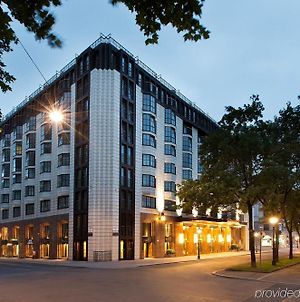 Отель Hilton Vienna Plaza Exterior photo