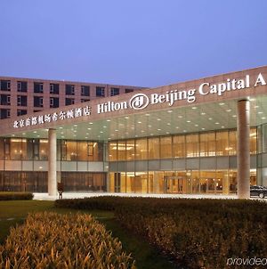 Отель Hilton Beijing Capital Airport Exterior photo