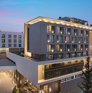 Отель Doubletree By Hilton Antalya City Centre Exterior photo